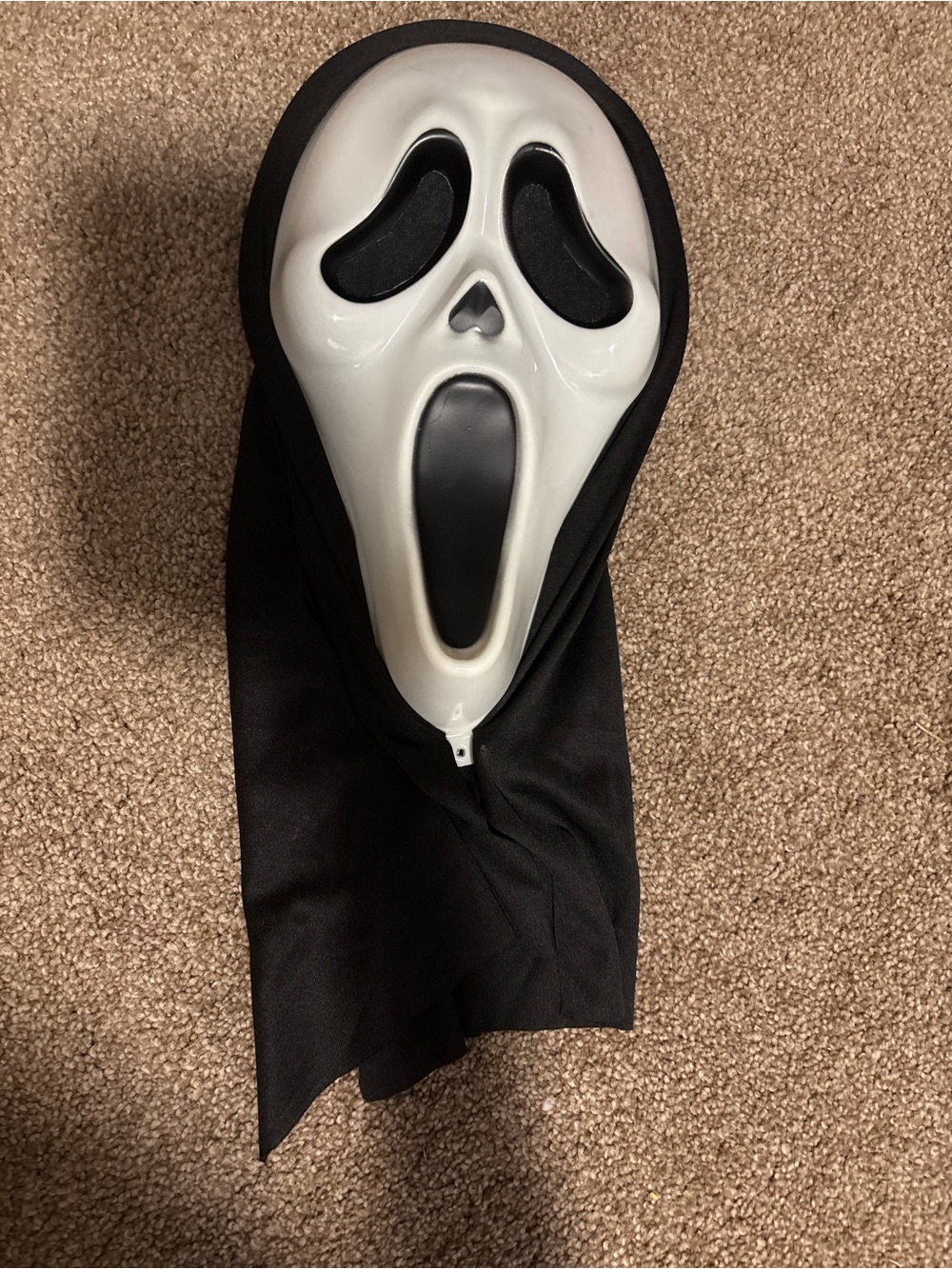 Spirit Scream Mask in White and Black